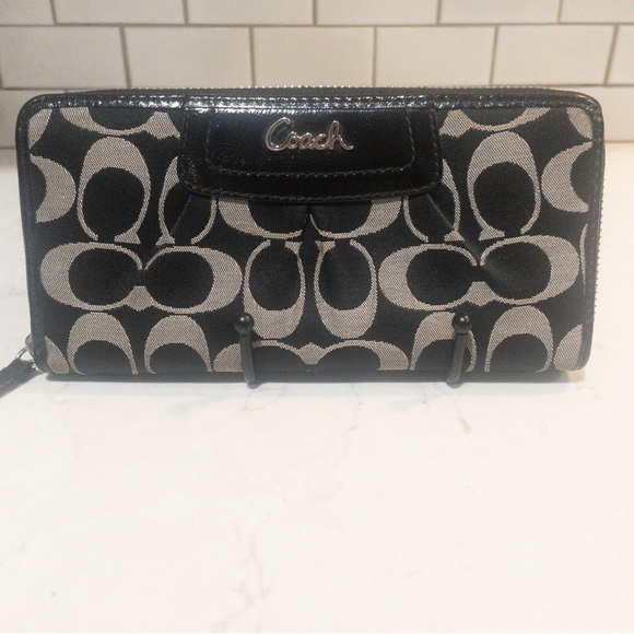 Coach Ashley Pleated Signature Wallet Vintage - Picture 1 of 8